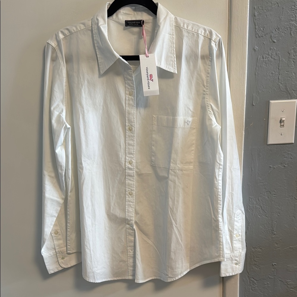 NWT Vineyard Vines Classic Poplin White Women’s Shirt.  Size L.